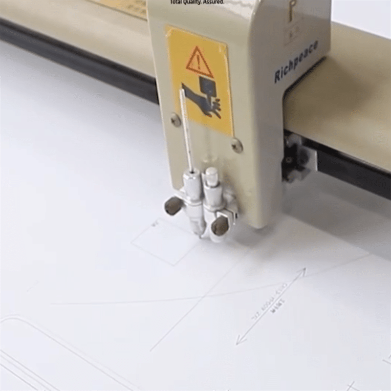 automated machine drawing heating element layout patterns for heated clothing electric heating system design