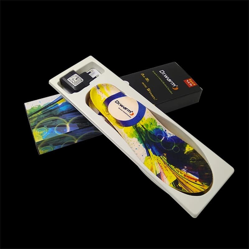 Informative cover image for a heated insoles buying guide, showing a variety of insoles and key features like battery, remote, and materials.