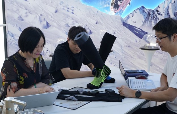 OEM heated socks samples reviewed and confirmed with international clients